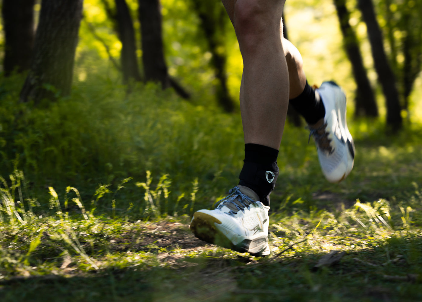 Lightweight ankle braces